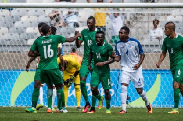 Las bellezas que adornaron el Honduras contra Nigeria.