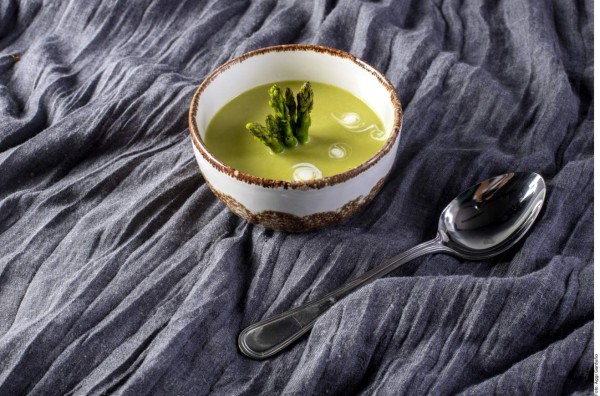 Cómo hacer una crema de espárragos y chícharos