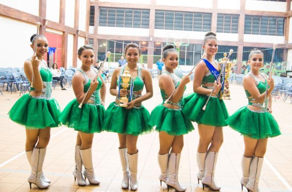 Caterin Fiallos gana la banda y trofeo como la palillona de Siguatepeque 2015