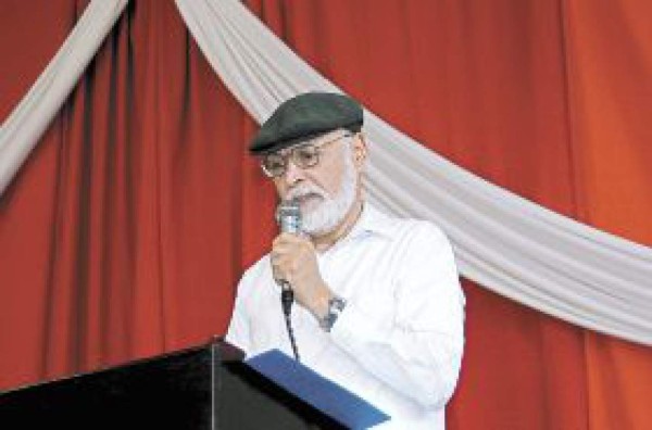 Homenaje a Roberto Sosa