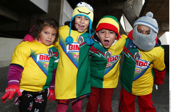 México golea a Nueva Zelanda y pone un pie en el Mundial de Brasil