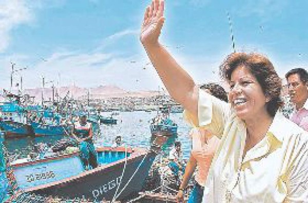 Personalidades, artistas y deportistas al Congreso de Perú