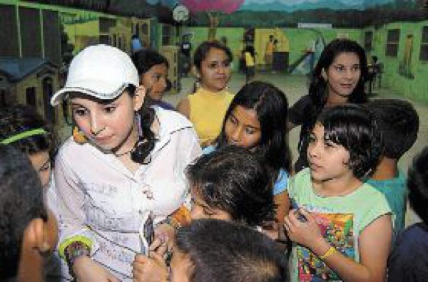 Gaby Flores sueña con ganar ”Canta América”