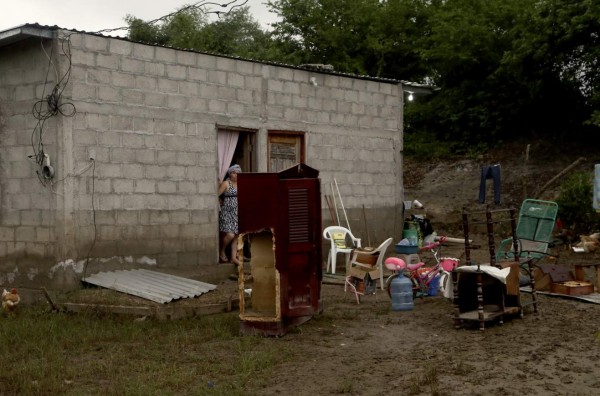 Salen a pedir dinero a carretera de La Lima