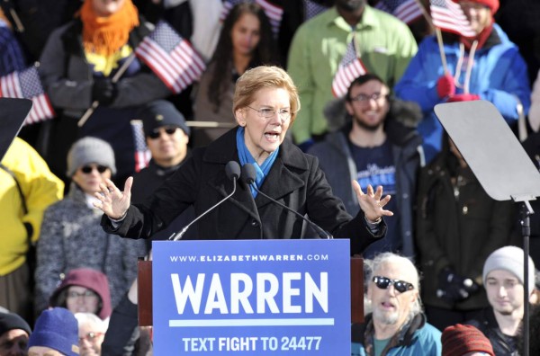 Senadora progresista Warren se lanza a la Casa Blanca pese a polémica por sus orígenes      