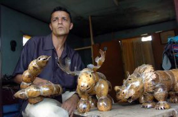 Arte en piedra y jícara