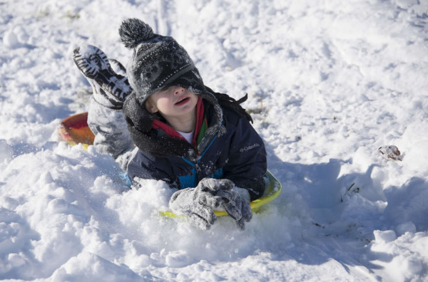 Tormenta de nieve deja nueve muertos y trae frío glacial a EUA