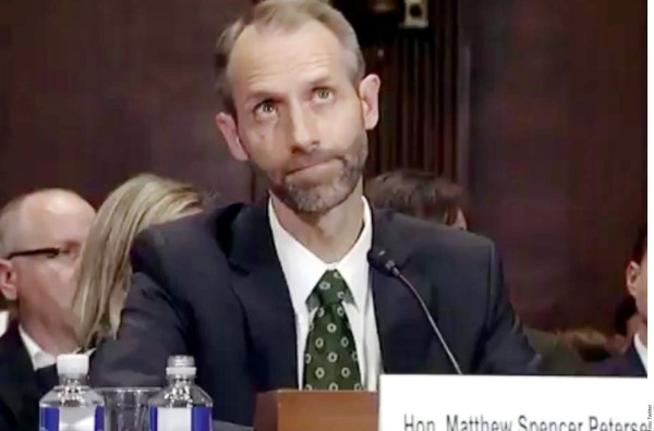 Trump nominó para juez federal a candidato que desconocía normas legales básicas