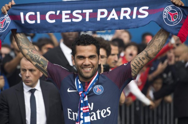 El PSG hace oficial fichaje de Dani Alves