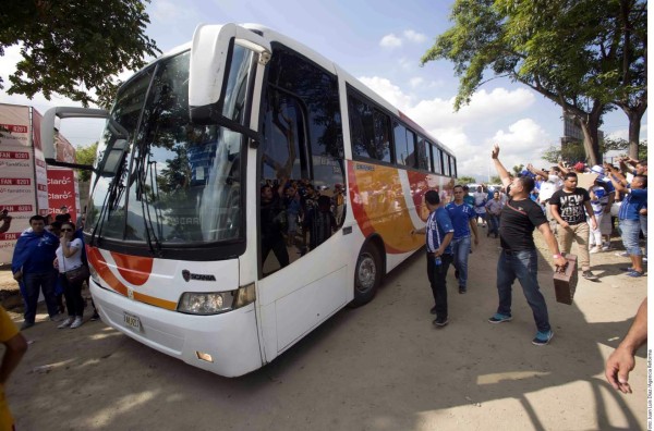Solo Carlos Vela dio la cara a la afición de Honduras