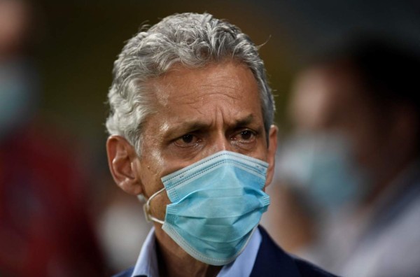 Colombia's coach Reinaldo Rueda gestures during the Conmebol Copa America 2021 football tournament group phase match against Ecuador at the Pantanal Arena in Cuiaba, Brazil, on June 13, 2021. (Photo by Douglas MAGNO / AFP)