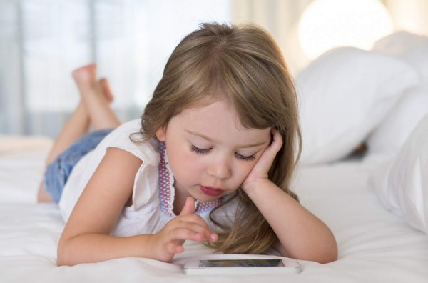 Niños menores de 10 años no deberían tener celular