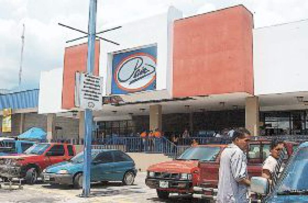 Wal-Mart compra el 51% de Carhco