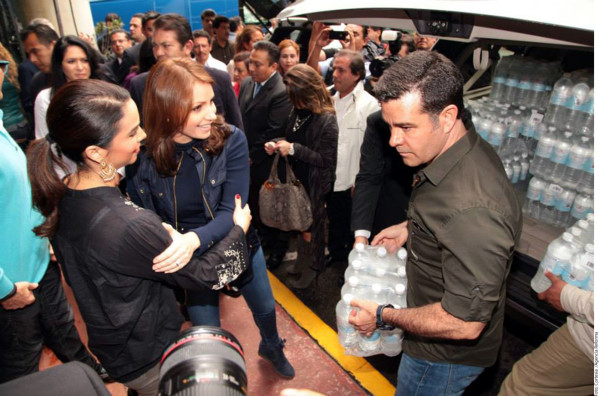 Famosos apoyan a damnificados