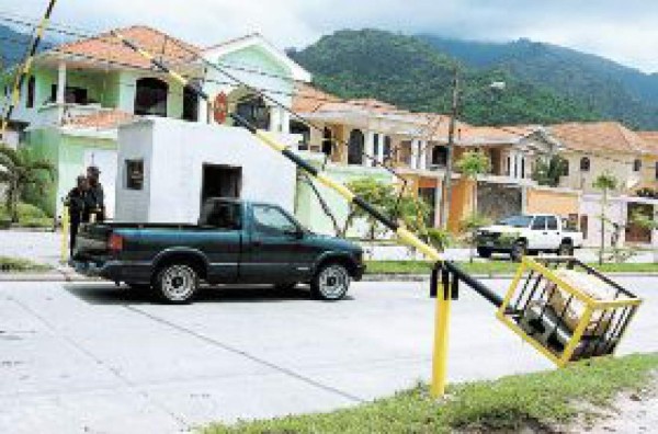 Suspenden decomisos de trancas y portones