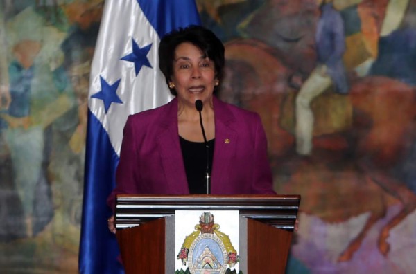 Renuncia la canciller de Honduras Mireya Agüero
