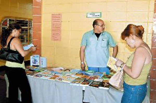 Feria para celebrar el Día del idioma