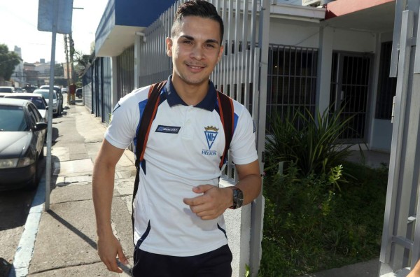 Ex reservista del Zaragoza de España pide una oportunidad en Olimpia