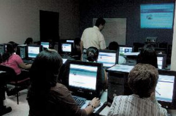 Impartirán curso gratuito de internet