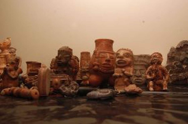 Investigarán venta de piezas mayas por internet