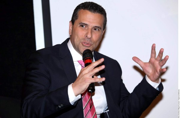 Marco Antonio Regil dice adiós a su mamá