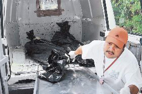 Muere atropellado por pick up