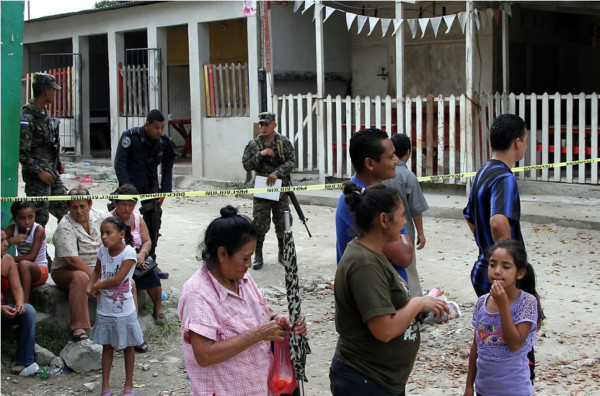 En discusión política hombre ultima a mujer