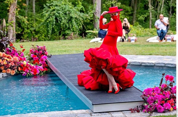 La moda se muda al bosque