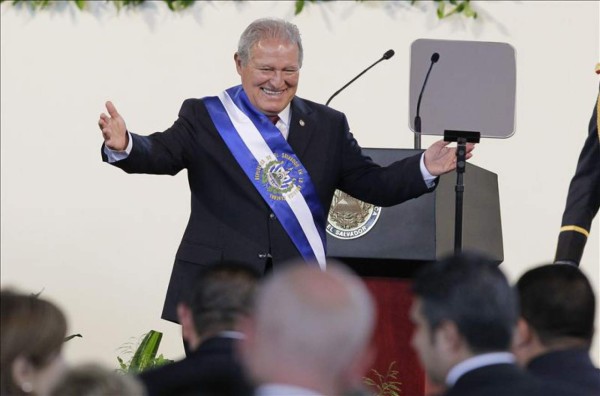 Sánchez Cerén promete más cambio social y combatir corrupción e inseguridad