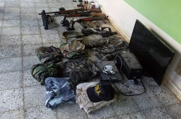 Capturan a hondureños con uniforme militar de EEUU, indumentaria de la DEA y armas de guerra