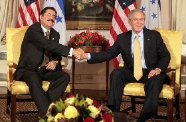 Bush, Saca y Zelaya hablan de seguridad, energía, de Venezuela y de Irak