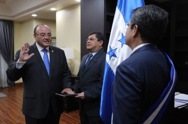 Juramentan nuevos ministros de Educación y Energía