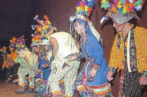 Noche de folclor boliviano