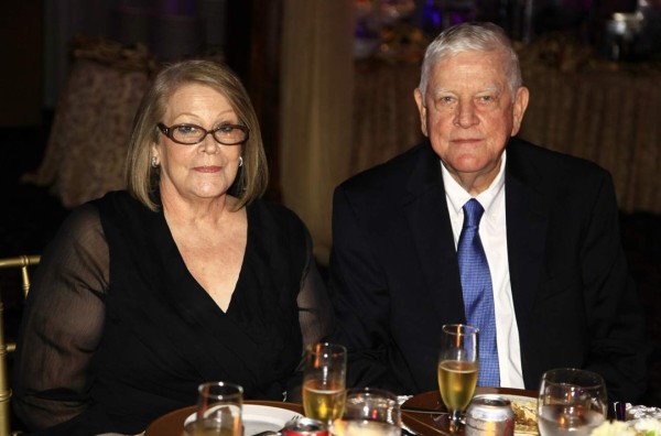 Joel Heyer y Vivian Zúniga se prometen amor en el altar