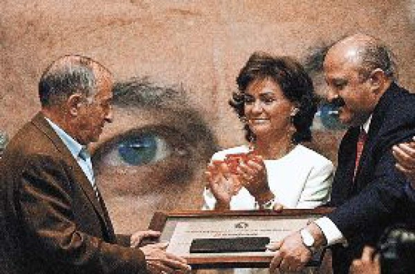 Premio Juan Rulfo no cambiará de nombre