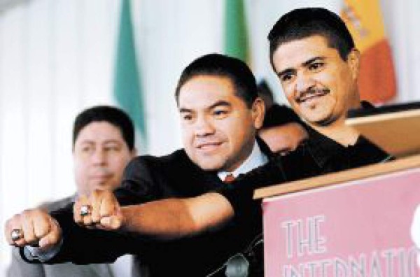 Carbajal y González al Hall