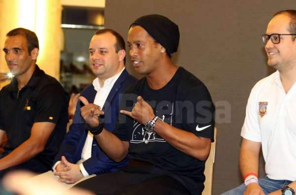 Ronaldinho en Honduras: 'Estoy listo y que sea una gran fiesta'