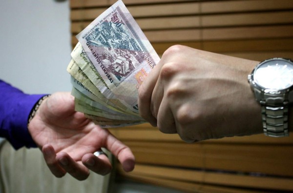 Presentan ley para regular a prestamistas