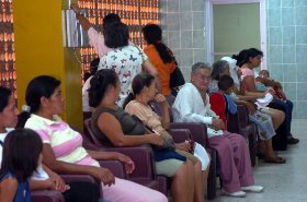 Más de 300 pacientes atienden cada tarde en el Mario Rivas