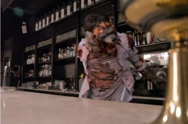 Video: Se convierte en hombre lobo en pleno restaurante