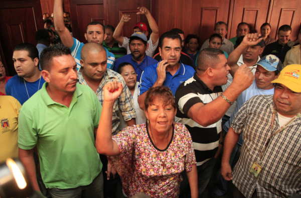 Sesión por peaje en San Pedro Sula termina en agresión a regidor