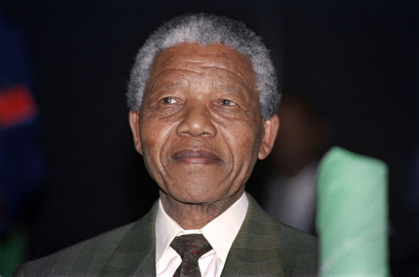 Nelson Mandela sigue en el hospital