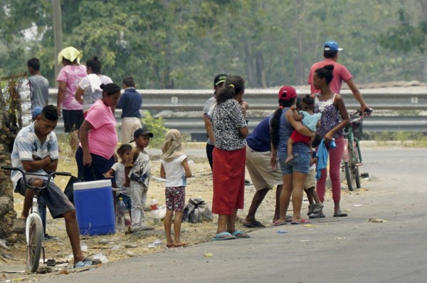 Pobladores de bordos salen a las calles a pedir alimentos