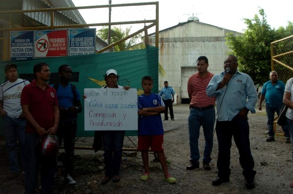Hondureños protestan por constantes apagones