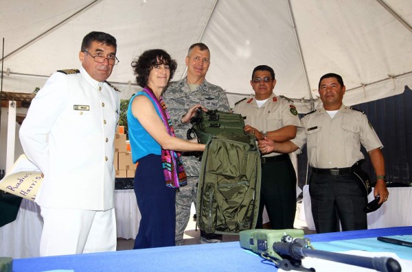 EUA dona a Fuerzas Armadas equipo de radiocomunicación de alta tecnología