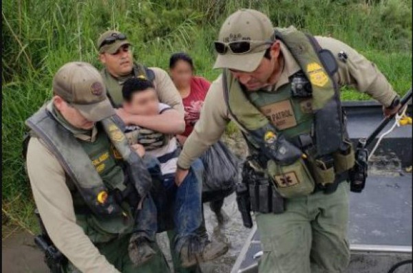 Hondureño con necesidades especiales es rescatado del río Bravo