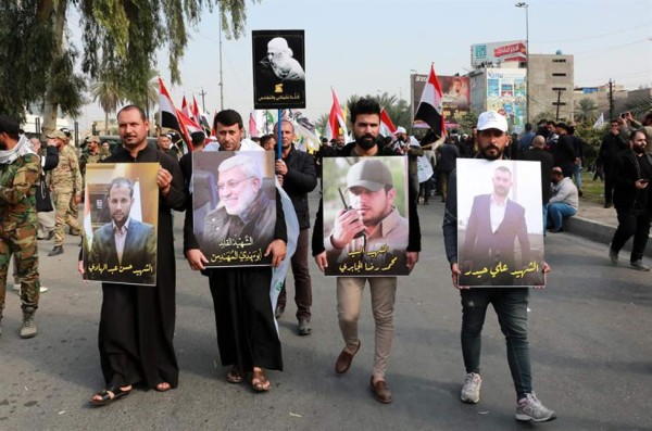 Marchas fúnebres en Bagdad para despedir a Soleimaní y los otros 'mártires'
