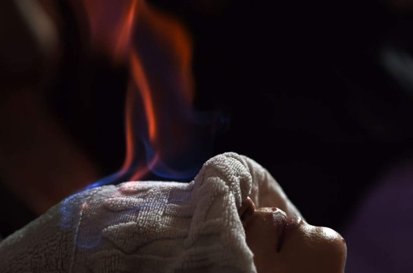 Los médicos que curan con fuego en China