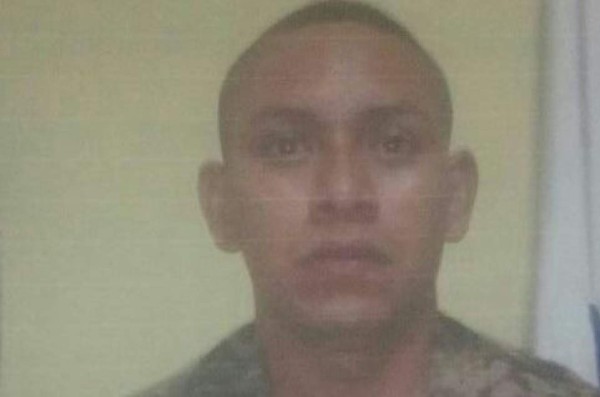 Investigan a militar por muerte de su pareja