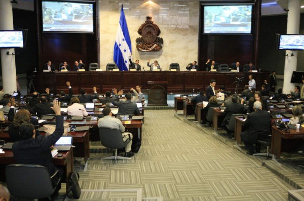 Aprueban decreto que redefine límites del refugio colibrí esmeralda hondureño